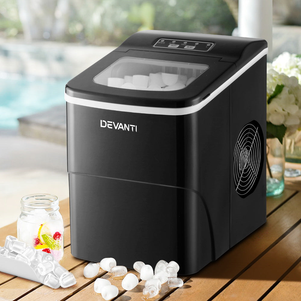 Comparison of two bullet ice cube sizes—small and large—available with the Devanti unit.